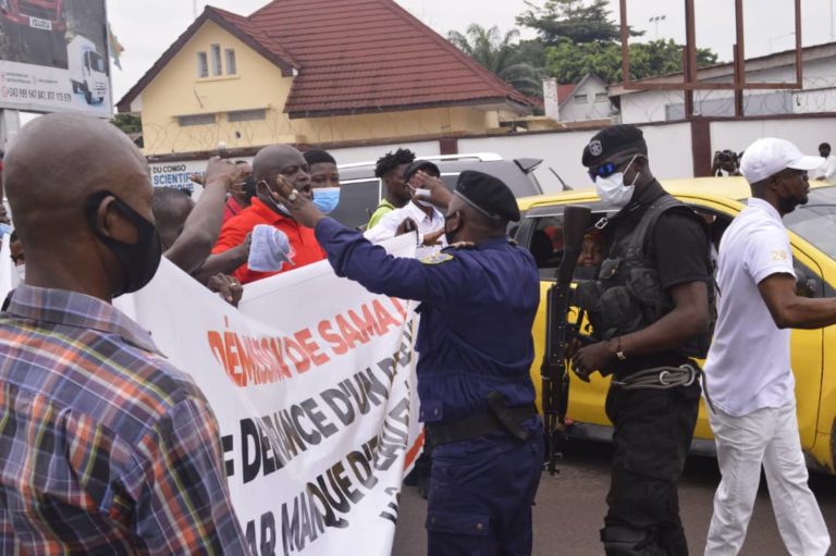 Kinshasa : en sit-in devant la primature, les militants de Nkita dispersés par la police